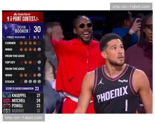 德文·布克命中压哨绝杀后跳上技术台，与主场球迷疯狂庆祝